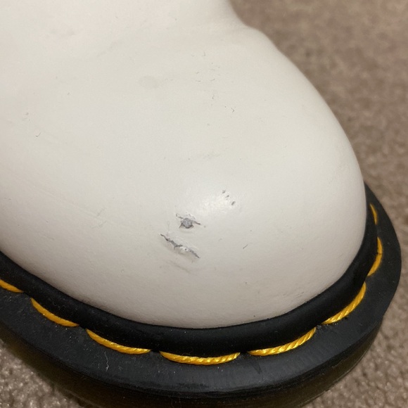 White Chelsea boot, Doc. Marten’s, worn twice, woman’s US 8 - Picture 12 of 14